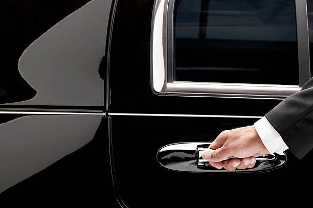 5 Reasons to Hire Chauffeurs for UK Events